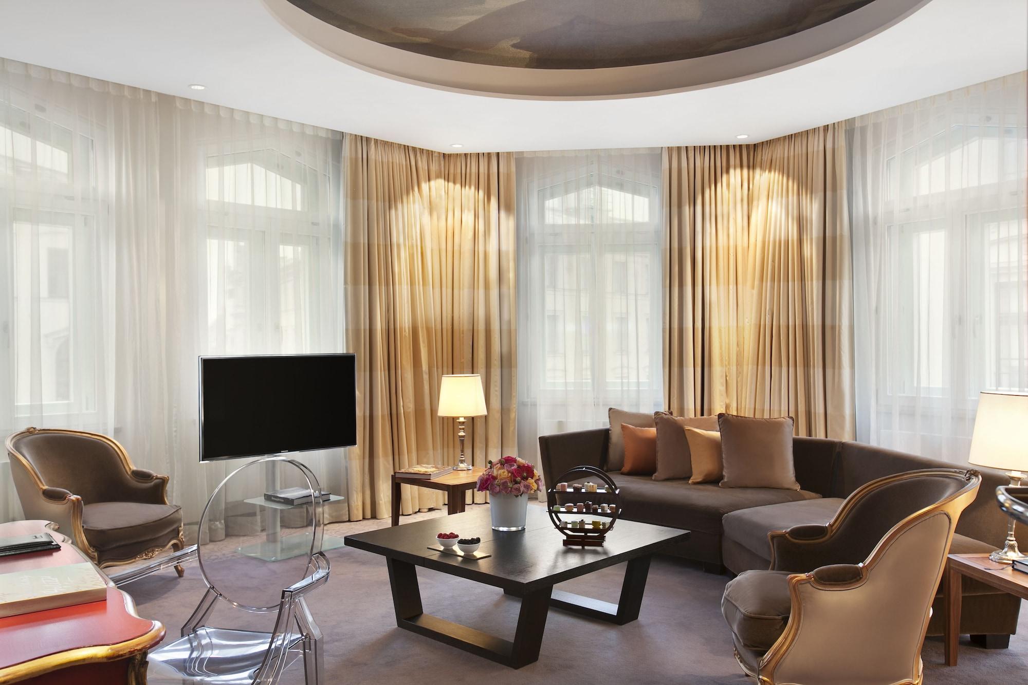 Vier Jahreszeiten Kempinski Muenchen Eksteriør bilde A suite at the Mandarin Oriental, Munich