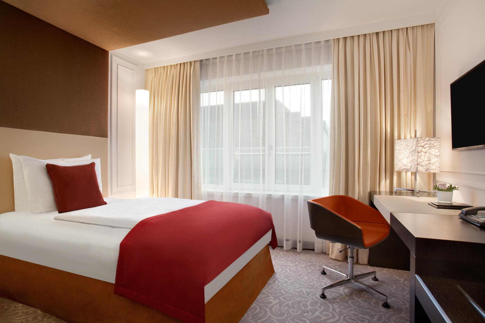 Vier Jahreszeiten Kempinski Muenchen Rom bilde A room at the hotel
