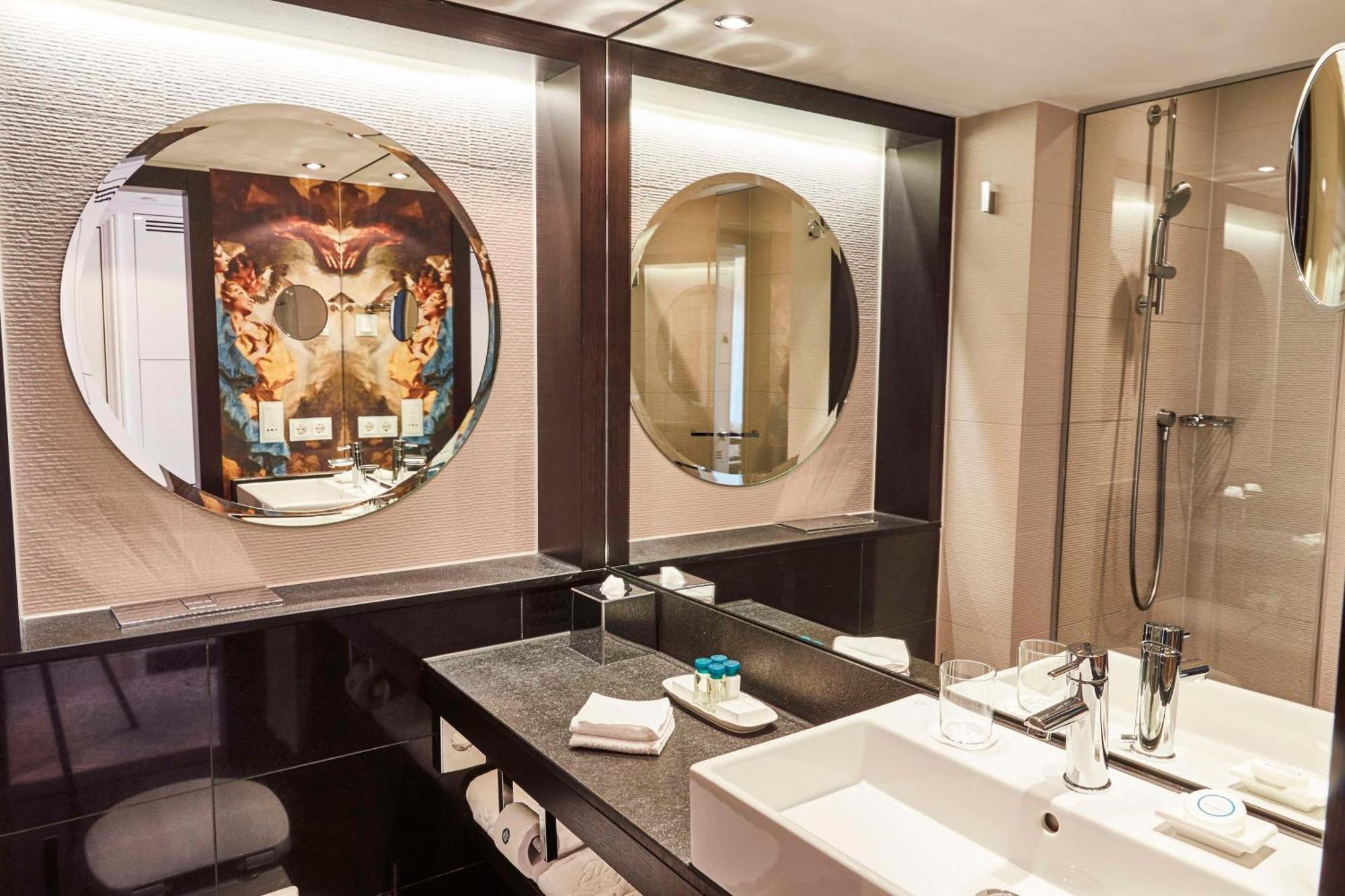 Vier Jahreszeiten Kempinski Muenchen Eksteriør bilde Bathroom