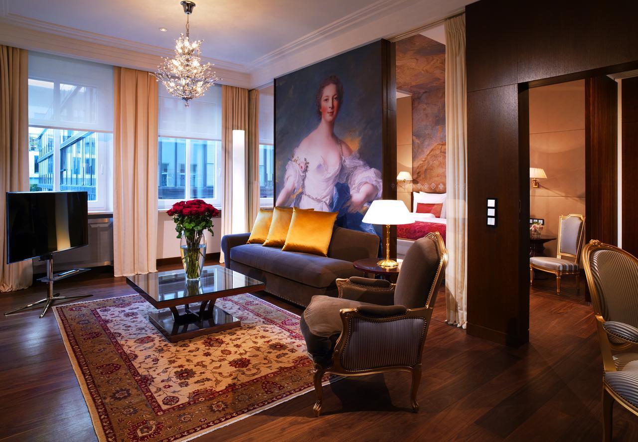 Vier Jahreszeiten Kempinski Muenchen Rom bilde Suite at the Hotel Axelmannstein