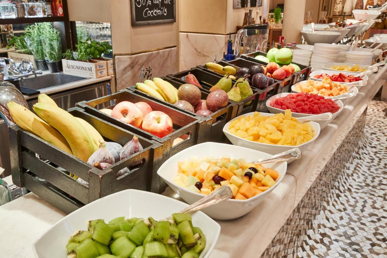 Vier Jahreszeiten Kempinski Muenchen Eksteriør bilde Fruit buffet